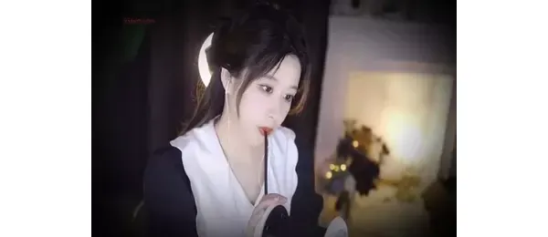 ]虎牙大伊伊_吸管