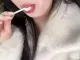 椰椰拿铁 近距离棒棒糖舔屏
