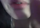 布鲁比呐呐 舔手指