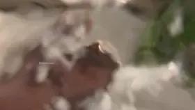 圈圈_浴缸的调戏 (图1)