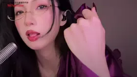 晚安yoyo_摩擦胸罩带子，ru骂小狗_舔耳 (图1)
