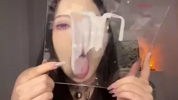 bob1啵啵_主人给小猫喂酸奶_ (图1)