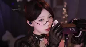 妮有柿_黑色蕾丝手套摩擦耳朵_1 (图1)
