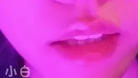白喵助眠_近距离kiss (图1)