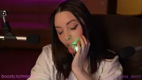 moona_舔_Moona_sucking_and_licking_her_plug (图1)