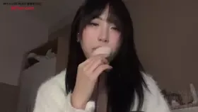 小0觉觉猪_舔耳 (图1)