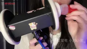 小泡小泡_舔舔 (图1)