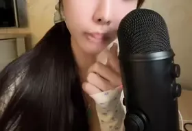 64温柔玩舌头.mp4 (图1)