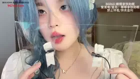 椰椰拿铁_禁忌甜舐_玻璃板与蓝发少女舌尖的沉浸触感_纯白幻想の13分钟_椰椰拿铁_禁忌甜舐_玻璃板与蓝发少女舌尖的沉浸触感_纯白幻想の13分钟 (图1)