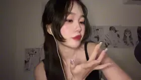 你的好朋友西州_嗦嗦手指_近景舌头展示略略路_吐口水_这个博主总喜欢玩点变态的 (图1)