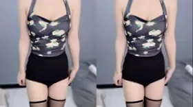 桃子baby_hei丝超短裤口腔有 (图1)