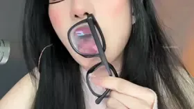 晚安yoyo_眼镜哈气甜乎 (图1)
