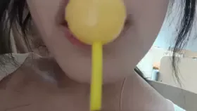 白喵_棒棒糖舔舐舔屏 (图1)