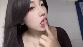 璐璐哄睡屋_近距离口水画_ (图1)