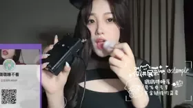 璐璐哄睡屋_舔滚珠糖 (图1)