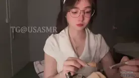 欣崽奶盖_3月付费合集_7小护士的全套掏耳 (图1)