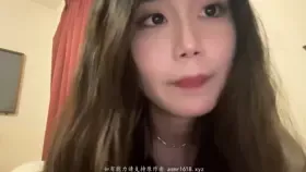 夏栖该睡啦_露脸舔手指 (图1)