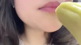 软趣味zzz_吞食一整根香蕉 (图1)