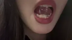 夏栖该睡啦__单独付费7V_高清无水印_吃冰 (图1)