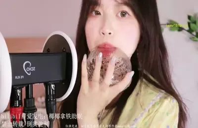 椰椰拿铁_舔玻璃碗 (图1)