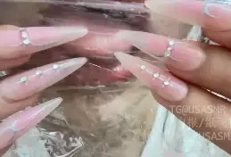 楠楠nn是个胆小鬼_舔耳合集30V_保鲜膜甜屏 (图1)
