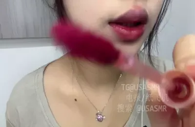 楠楠nn是个胆小鬼_舔耳合集30V_加长版甜屏 (图1)