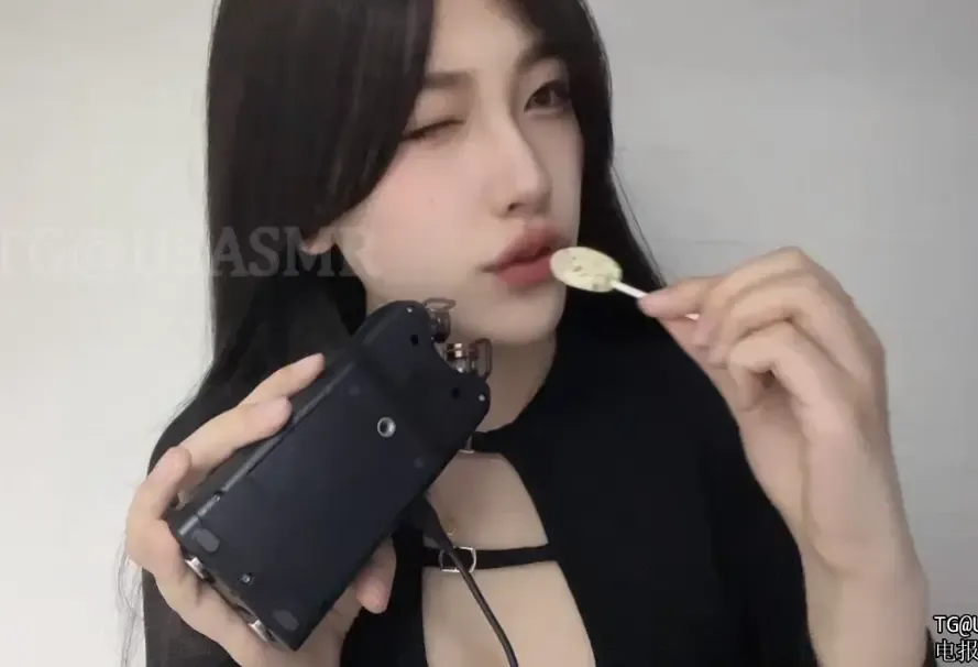 璐璐哄睡屋_清纯御姐揉胸口水画舔耳3-4月合集_奶跳棒~1 (图1)