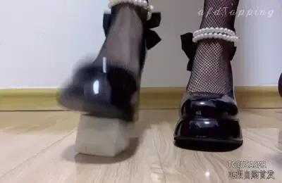 【小袜子】抓挠黑色水钻网袜➕黑蝴蝶玛丽珍高跟鞋走路声音踩捏捏乐1 (图1)