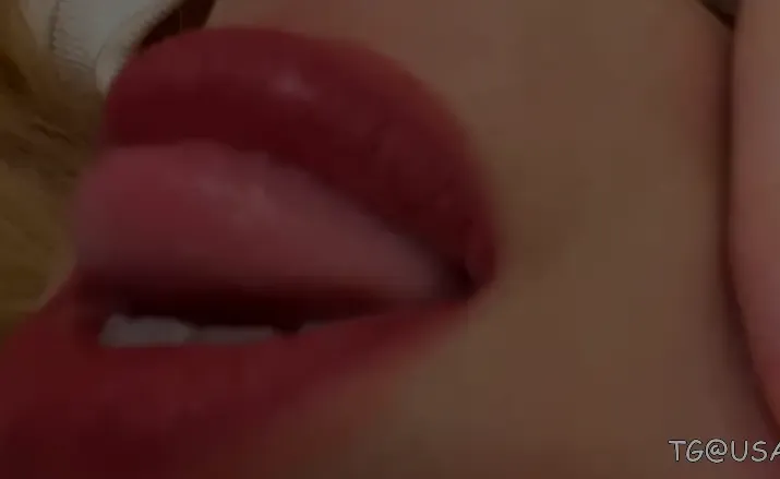 pipi酱lens_licking_tian屏 (图1)