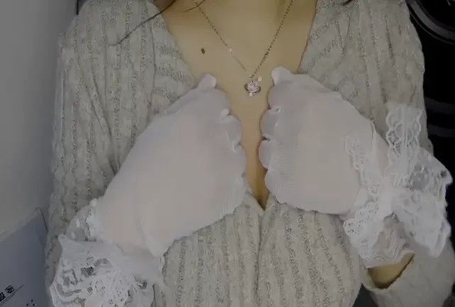 楠楠nn是个胆小鬼_爱发电_手套抓挠 (图1)