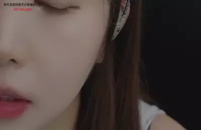 轻吻你的耳朵 (图1)