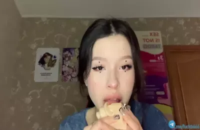 luvbezzy_ASMR_小耳朵_涂抹式舔舐 (图1)