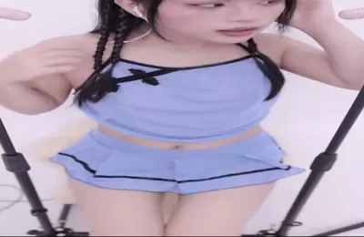 晓美深情舔耳 (图1)