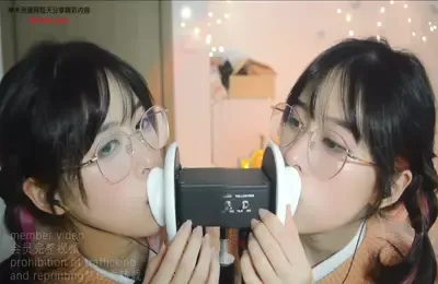 双人舔耳 (图1)
