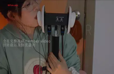 5765_眼镜妹妹舔耳 (图1)