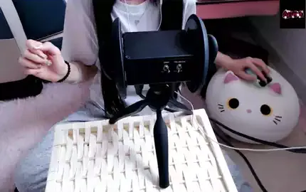 【Aki秋水ASMR】居家少女の芦荟胶SPA~足控福利 (图1)