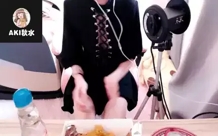 【Aki秋水ASMR吃播】突然吃了炸鸡！咀嚼音超满足~ (图1)