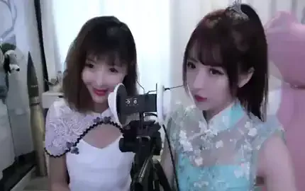 【小女巫露娜ASMR】姐妹双人耳朵清洁助眠哄睡 (图1)