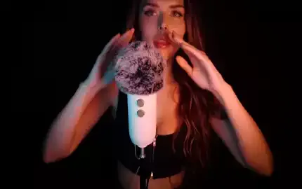 Fluffy-Mic-Scratching-with-Gentle-Whispers-ASMR (图1)