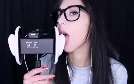 ASMR-Ear-Licking-to-help-you-Relax-–-3dio-ear-to-ear-–-Intense-Tingles-for-SLEEP (图1)