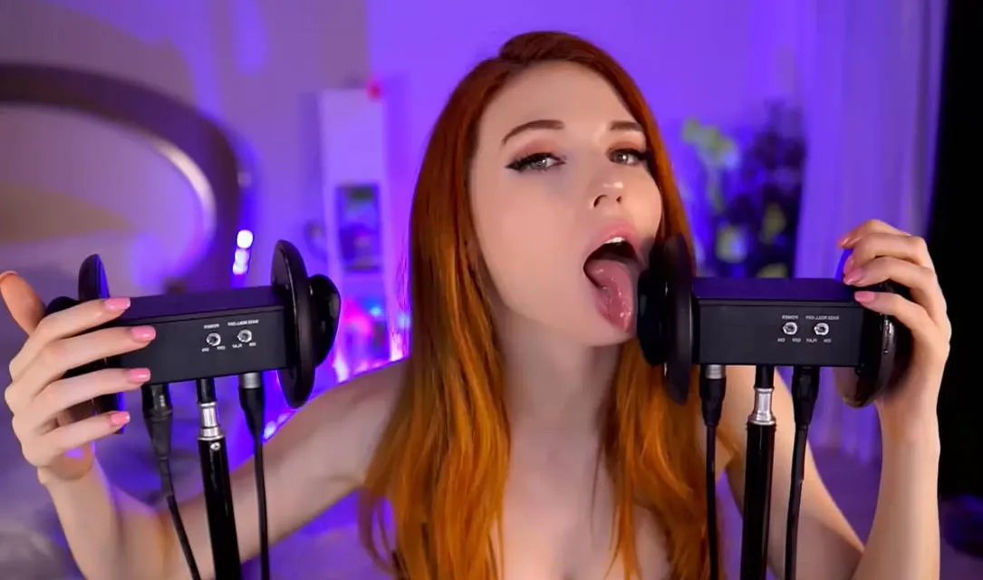 Amouranth 超级灵活的舌头 (图1)