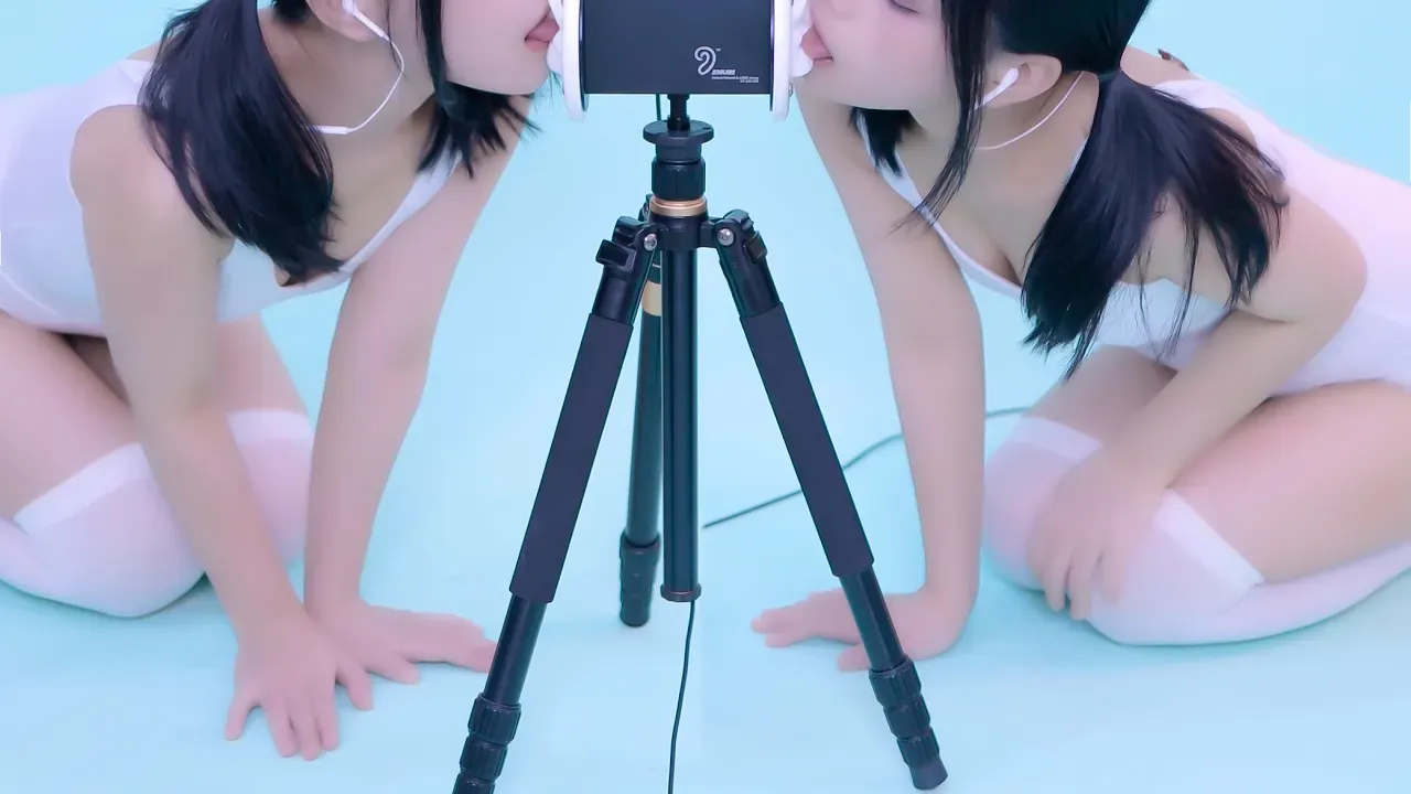 美美略略略 双胞胎舔耳|晓美 ASMR (图1)