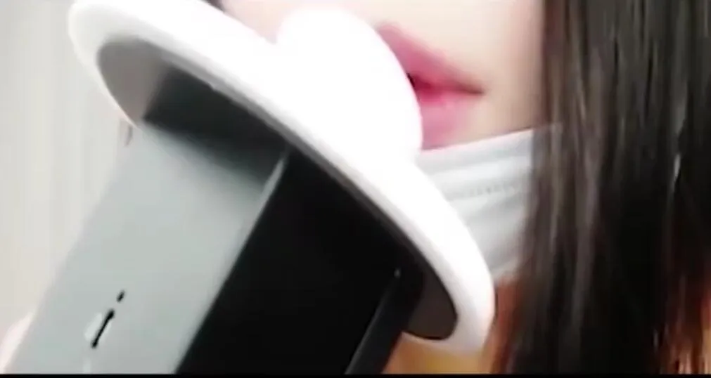 ASMR 口腔音舔耳，这个厉害了 色气舔耳 舌功了得 (图1)