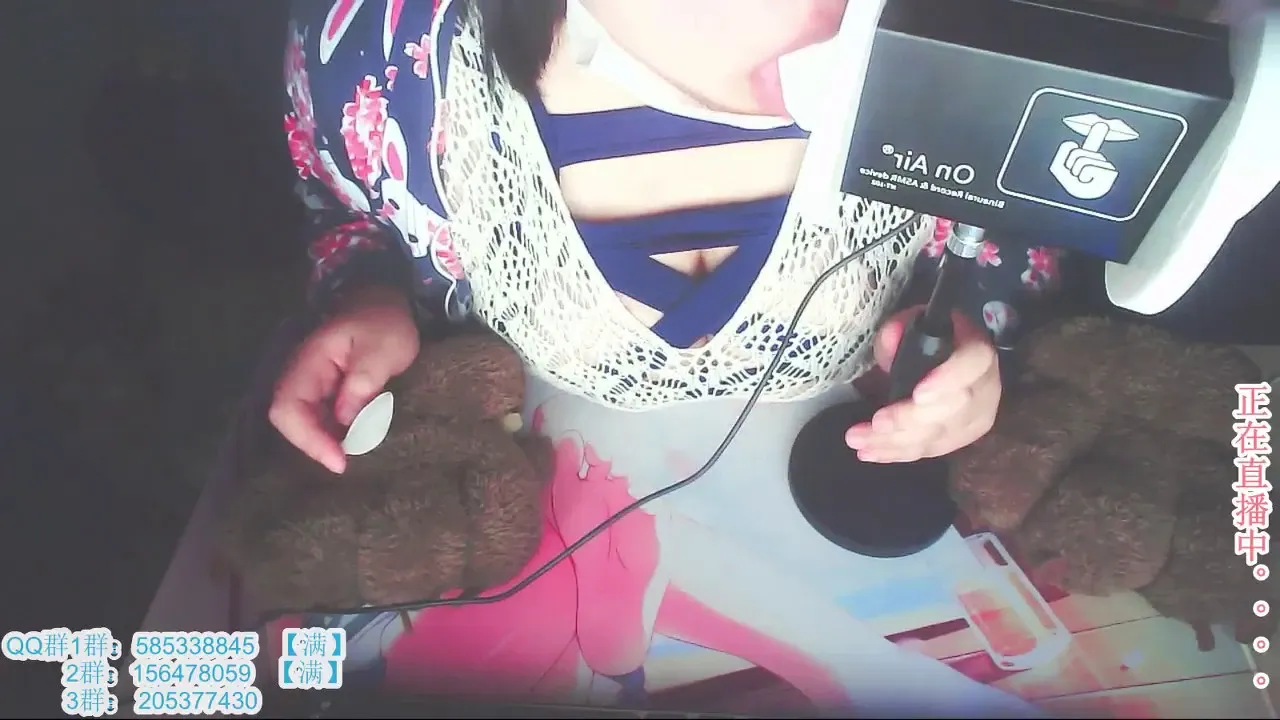 ASMR咩咩酱 死库水舔耳福利 (图1)