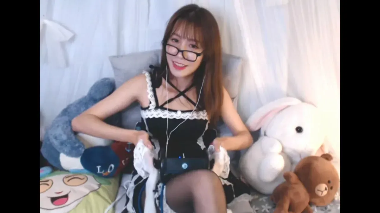 冷小六asmr 黑丝女仆超级舒服的耳朵按摩 (图1)
