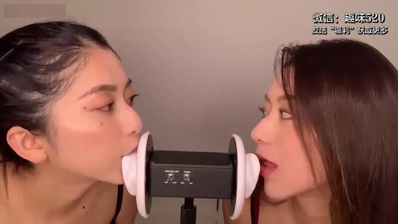 ASMR国外小姐姐双人舔耳耳语 (图1)