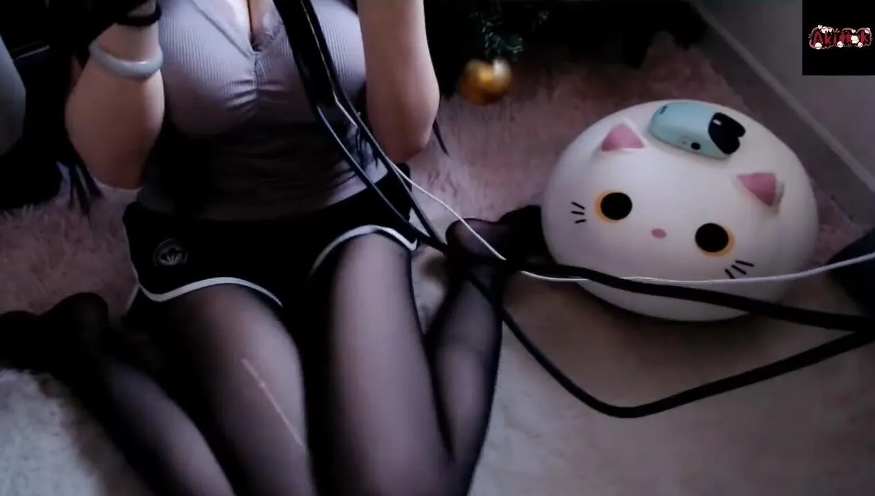 Aki秋水ASMR 震惊!哄睡主播一夜之间长大!! 黑丝性感御姐手势催眠~最后彩蛋！ (图1)