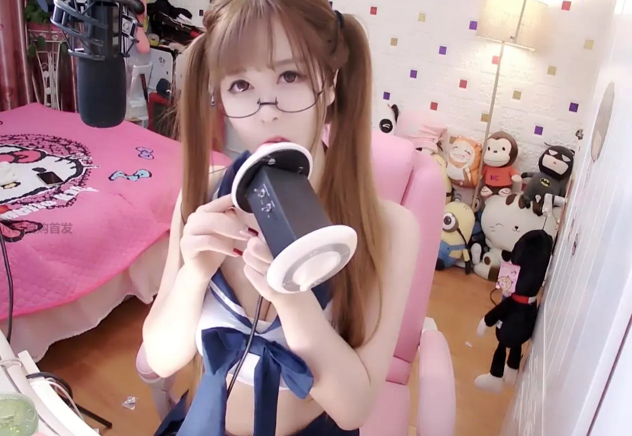 【ASMR福利】斗鱼娜娜Sweet 2021新火箭礼包之性感水手服 舔耳(第九集) (图1)