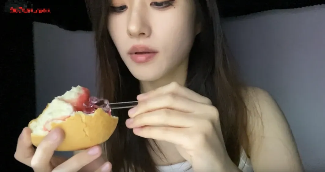比巴卜 吃完再舔屏 (图2)