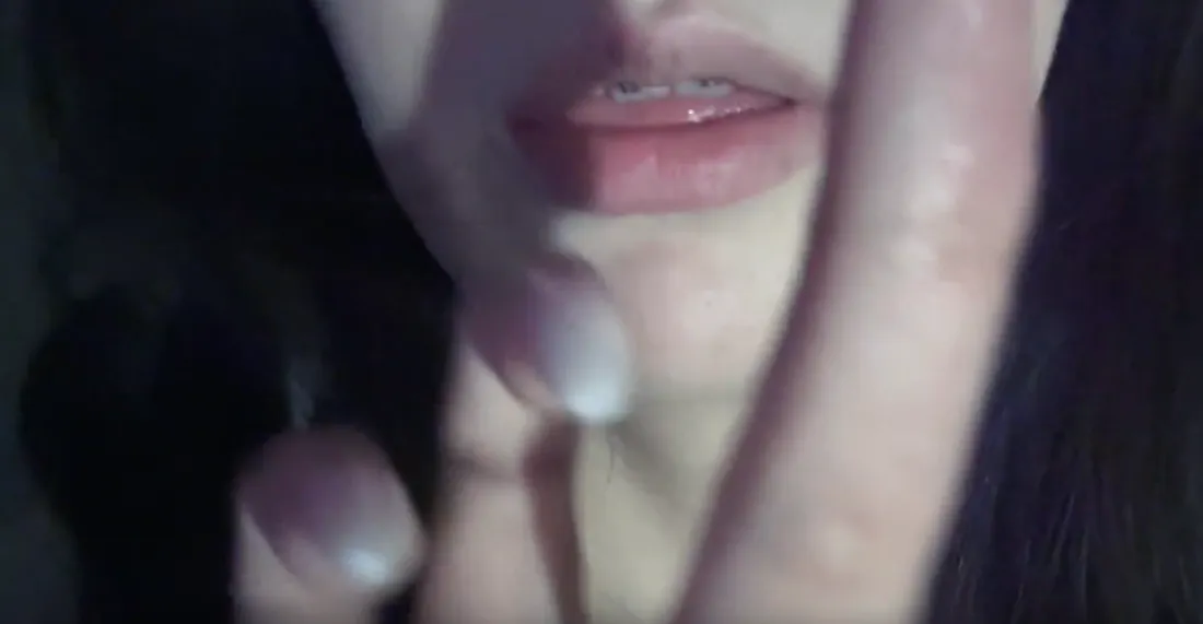 布鲁比呐呐 舔手指 (图2)